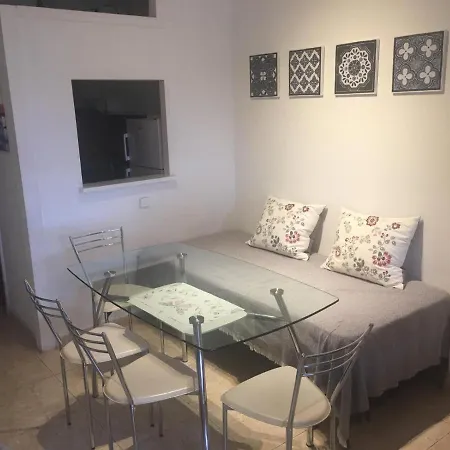 - Estudio En Urbanizacion Parque La Carolina Marbella